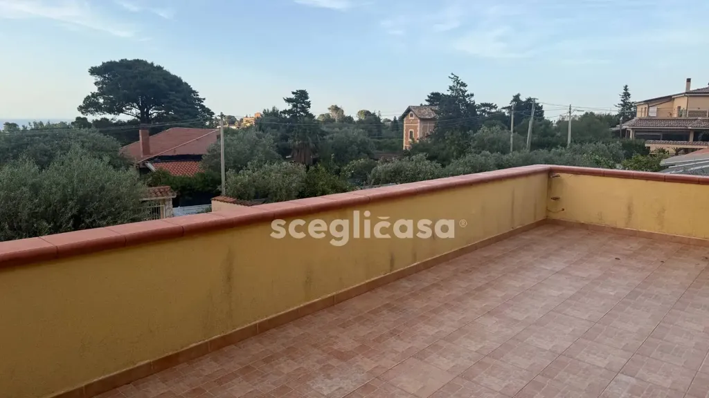 Rõdu - Furnished Flat with Terrace in Carini