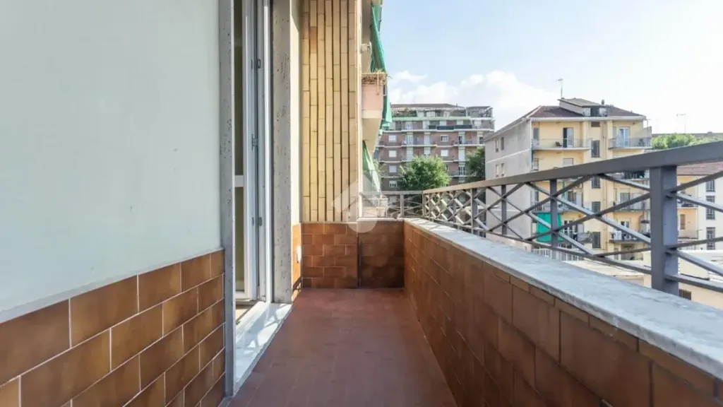 Balcon - Modernised Apartment with Balcony in Turin