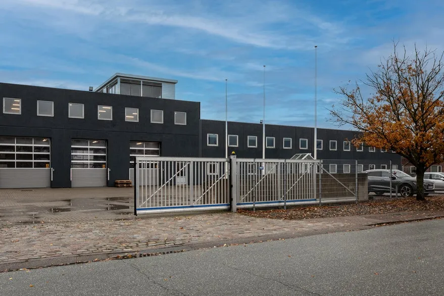 Välivaade - Modern Office with Secure Parking in Hvidovre