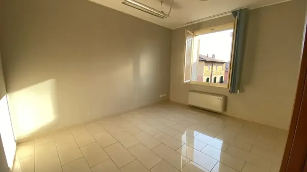 Toad - Converted Office to Apartment in Vignola Centre