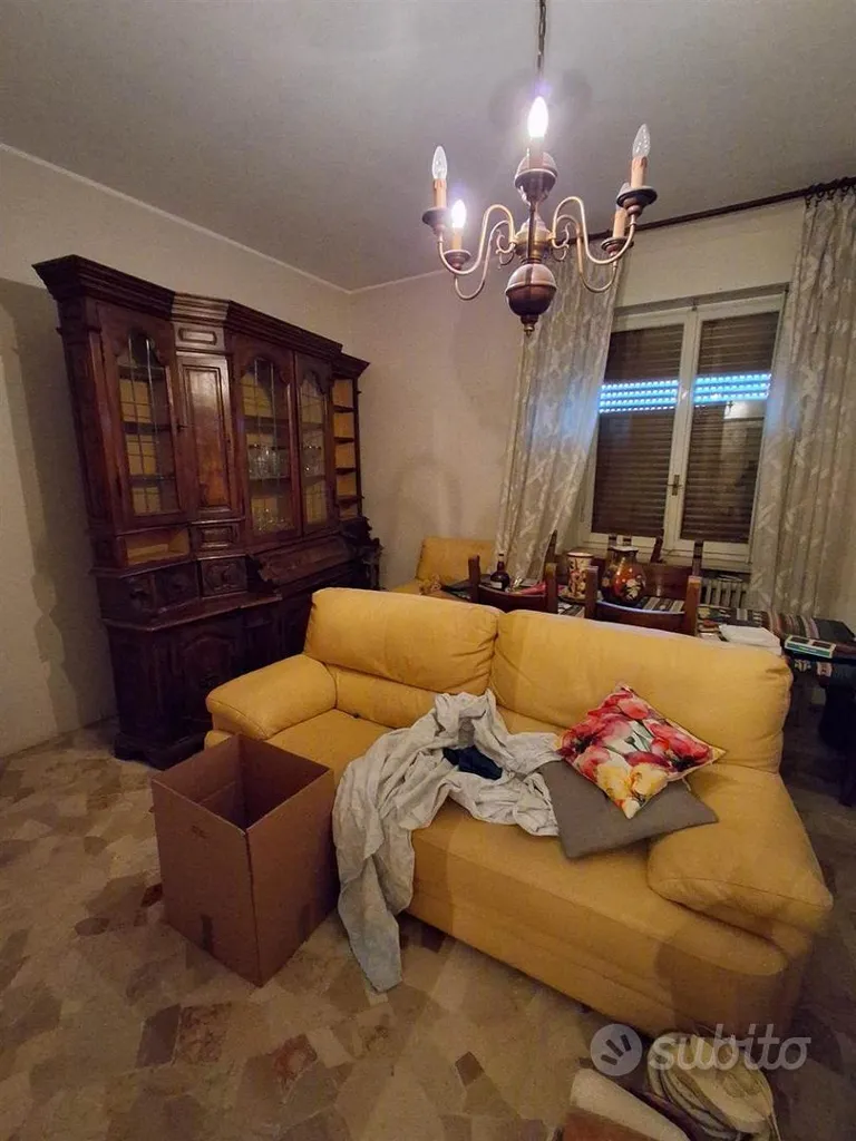 Living Room - Apartment with Balcony in Piacenza