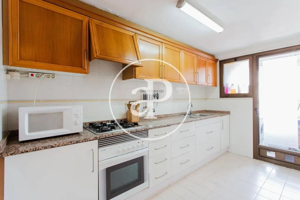Köök - Furnished Flat with Balcony in Mestalla, Valencia