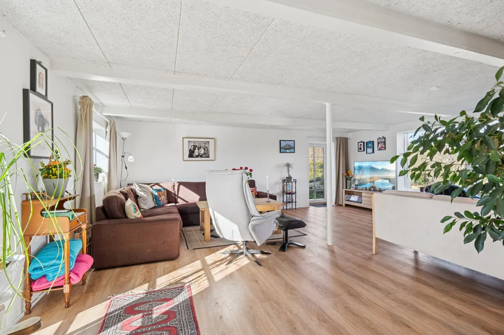 Salón - House with Business Potential and Large Garden by Alling Å