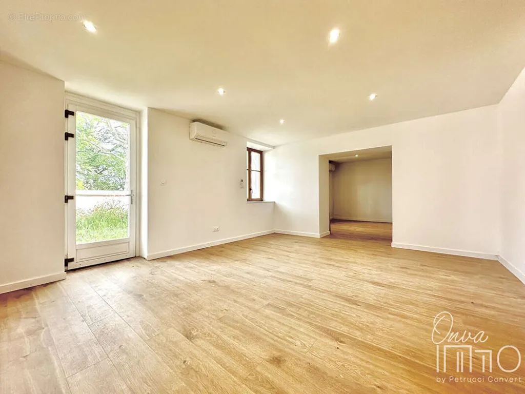 Séjour - Duplex Rénové avec Jardin à Montchat