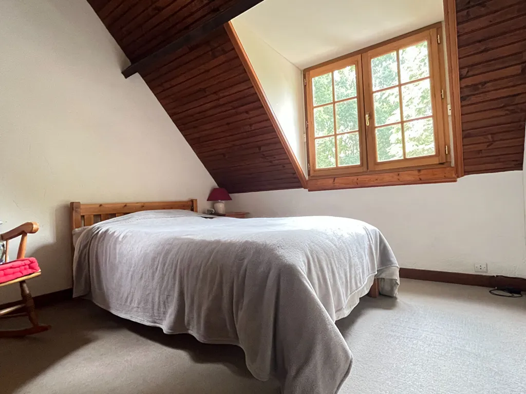 Chambres - Propriété Boisée au Bord d'un Ruisseau près de La Suze-sur-Sarthe