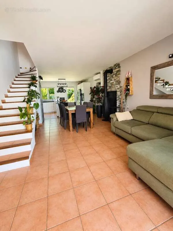 Séjour - Maison Mitoyenne avec Spa de Nage à Coudoux