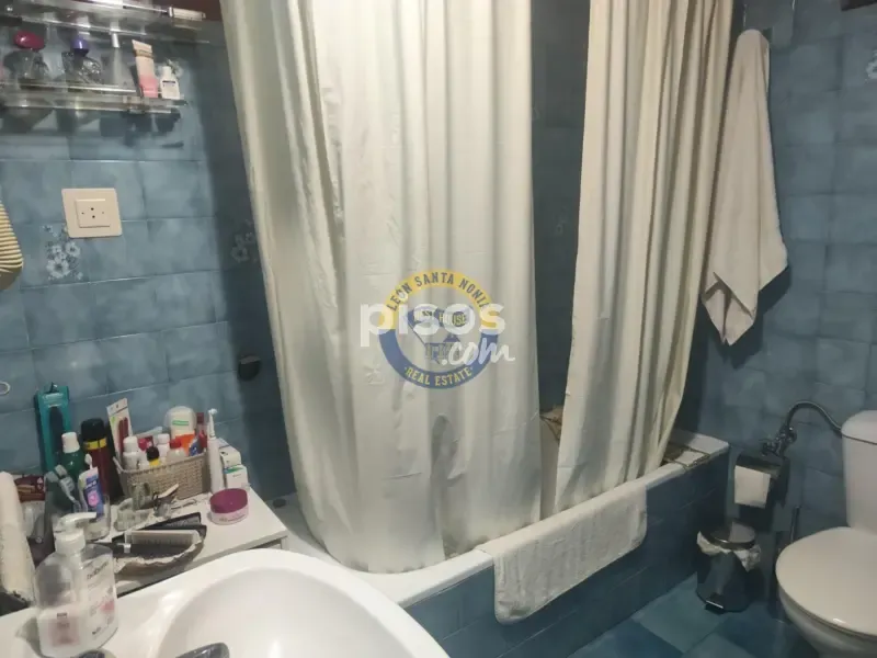 Bathrooms - 3-bedroom house in ES