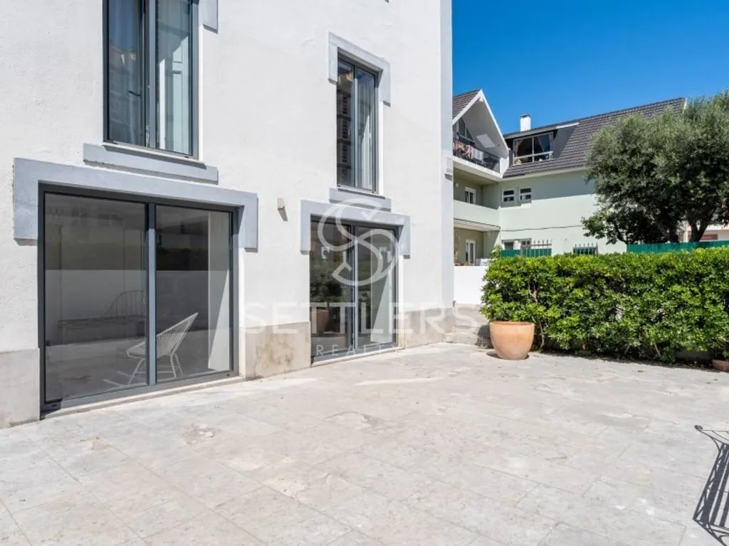 Terrasse - Refurbished Centenary Building with Apartments in Parede