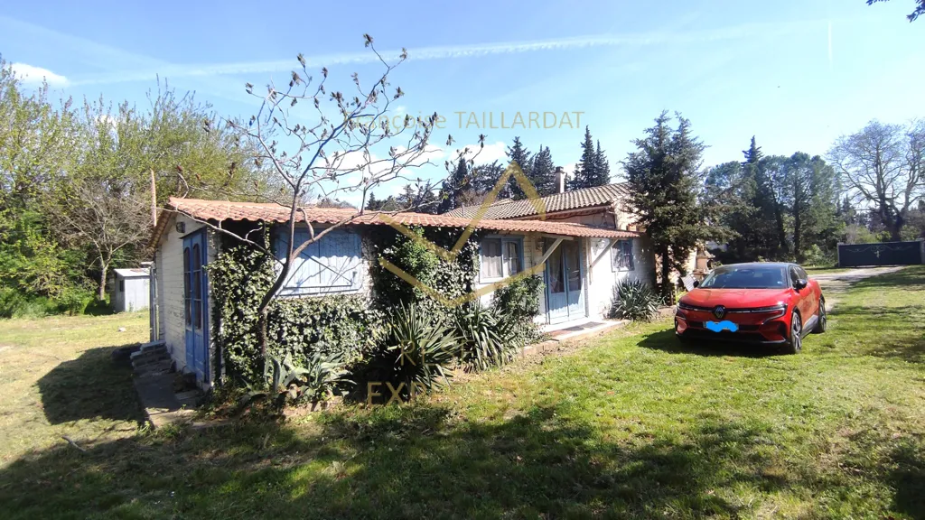 Jardin - Maison de Plain Pied avec Dépendances en Campagne à Cheval-Blanc