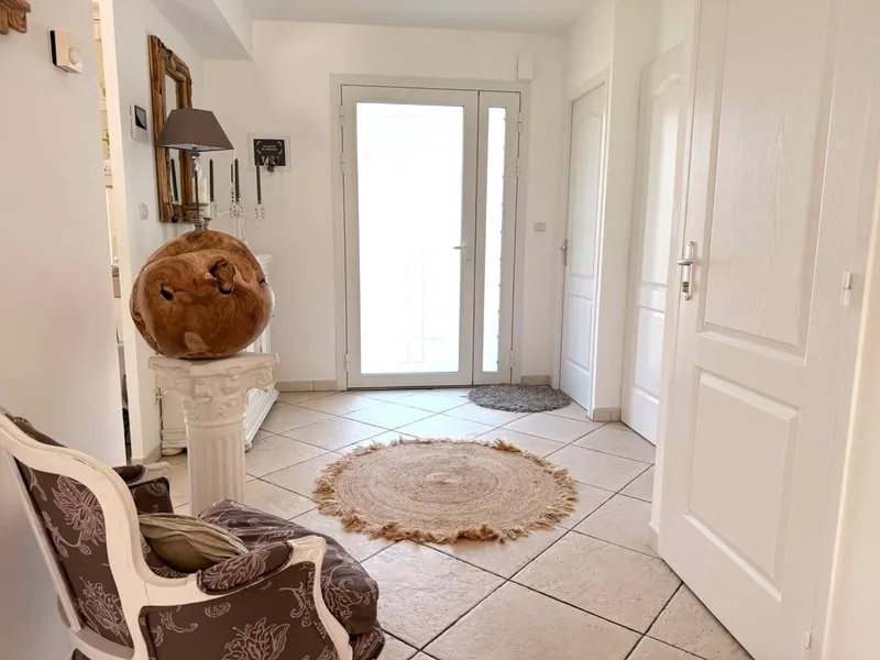Entrée - Maison Traditionnelle avec Piscine à 16 km de Dieppe