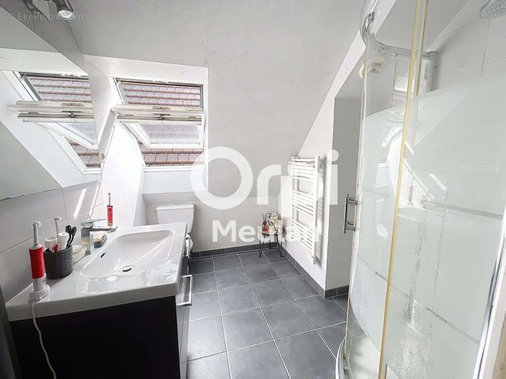 Salles de bain - Duplex Lumineux avec Balcon à Meulan-en-Yvelines