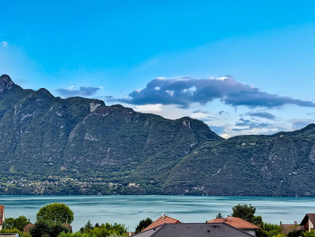 Maison with Lake View in Tresserve