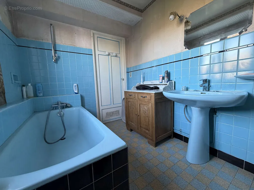 Salles de bain - Maison Ancienne avec Grand Terrain à 5 mn d'Anet