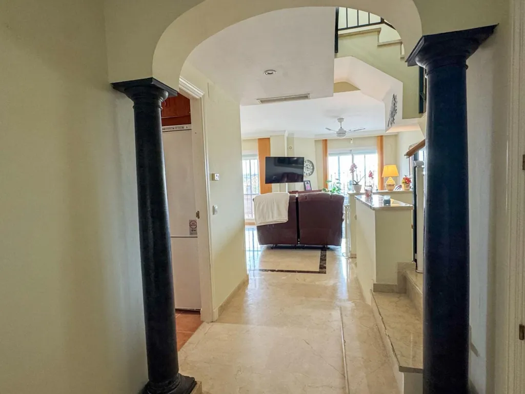Esik - Townhouse with Sea Views in La Duquesa, Manilva