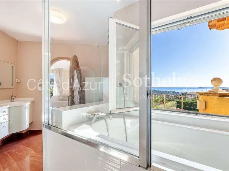 Bathrooms - Luxury Villa with Pool and Sea View in Grimaud