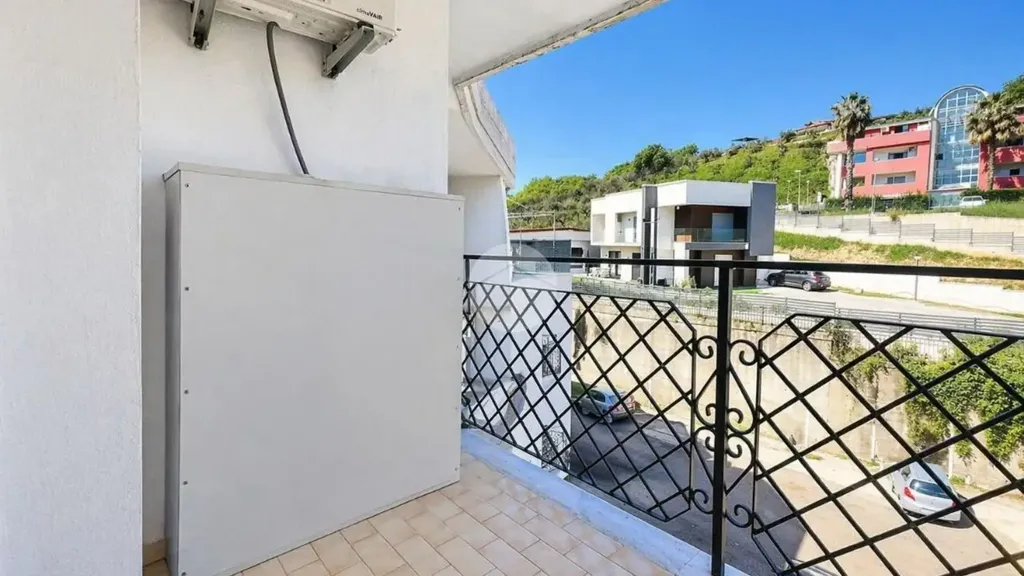 Balcon - Three-Bedroom Apartment with Balcony in Settimo