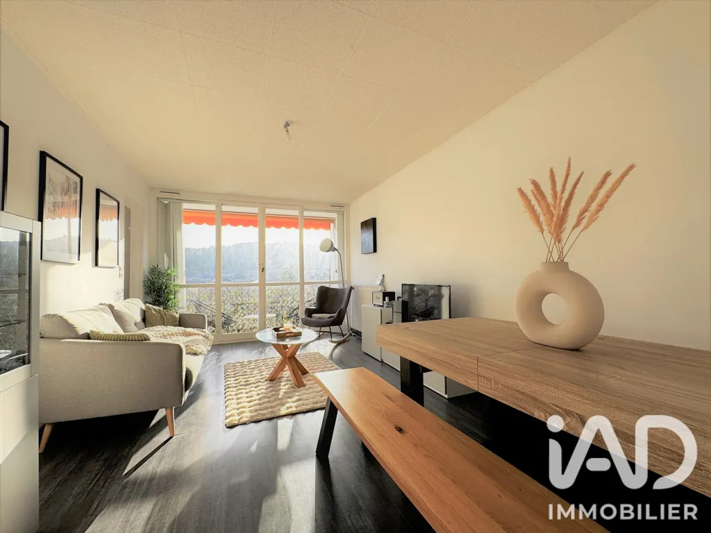 Soggiorno - 3-Bed Flat with Balcony in Déville-lès-Rouen