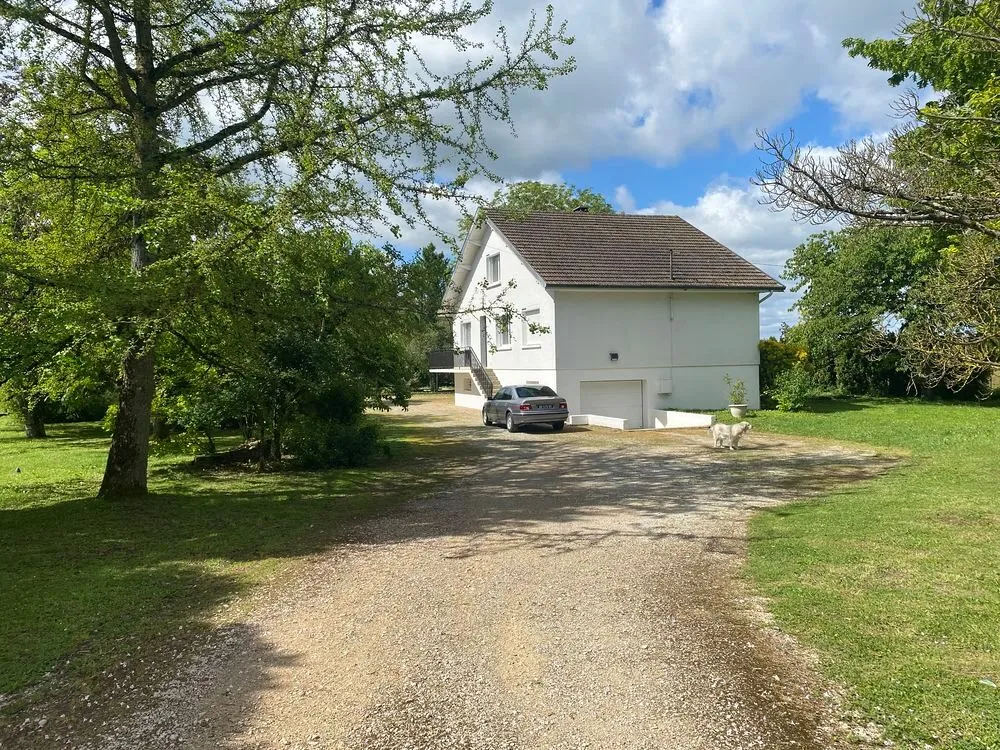 Extérieur - Maison Rénovée avec Jardin à Dole