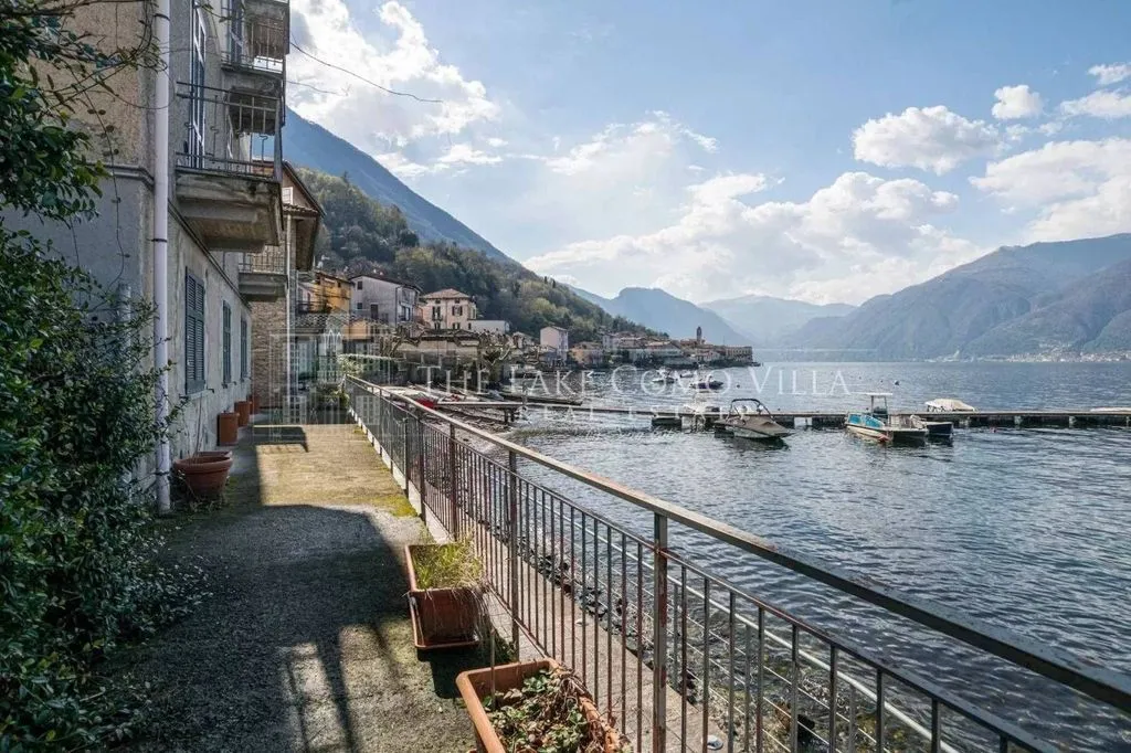 Terrasse - Lakefront Building for Renovation in Lezzeno