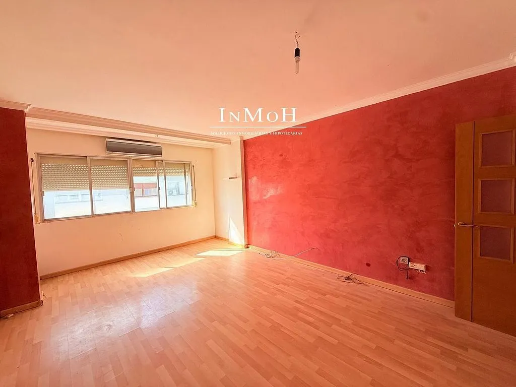 Toad - Modern Flat with East View in San Fernando