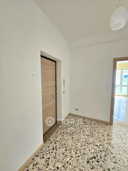 Ingresso - Monolocale con balcone in zona semicentrale a Piacenza