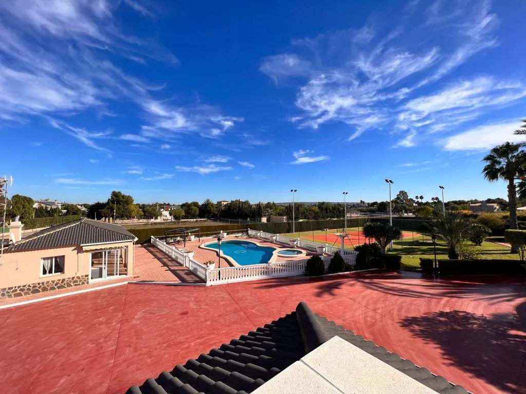 Piscine - Luxury Detached House with Pool in Perleta
