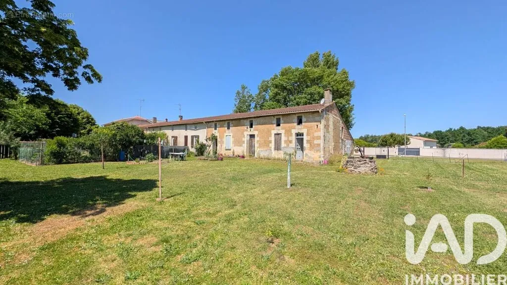 Appartement à Bussac-Foret