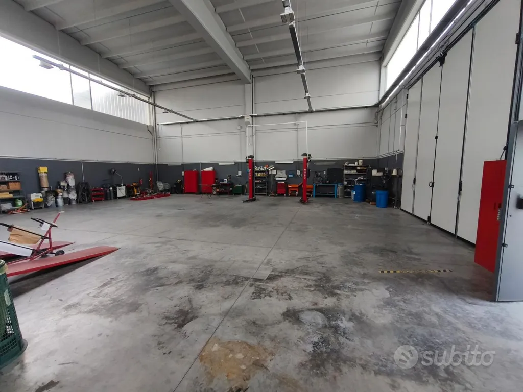 Garaaž - Rearranged Car Workshop in La Loggia