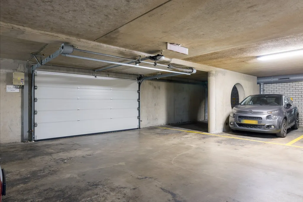 Garage - Galerie Flat with Terrace in Eindhoven Centre
