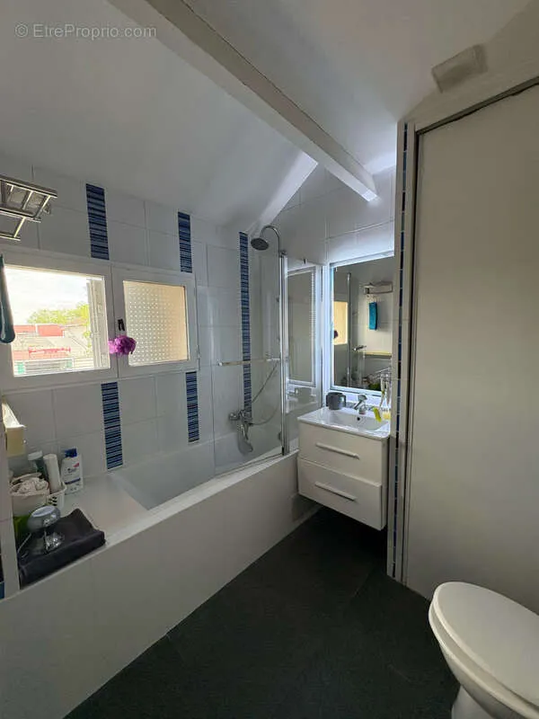8-toaline maja asukohas Clichy-Sous-Bois