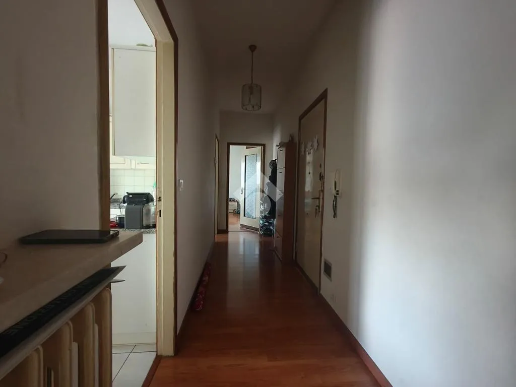 Esik - 3-Room Apartment with Laundry Box in Palazzolo sull'Oglio
