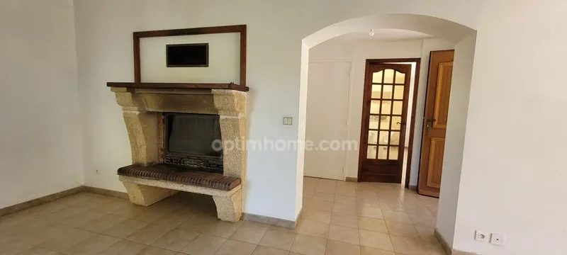 Elutuba - Traditional Villa with South-Facing Garden in Correns