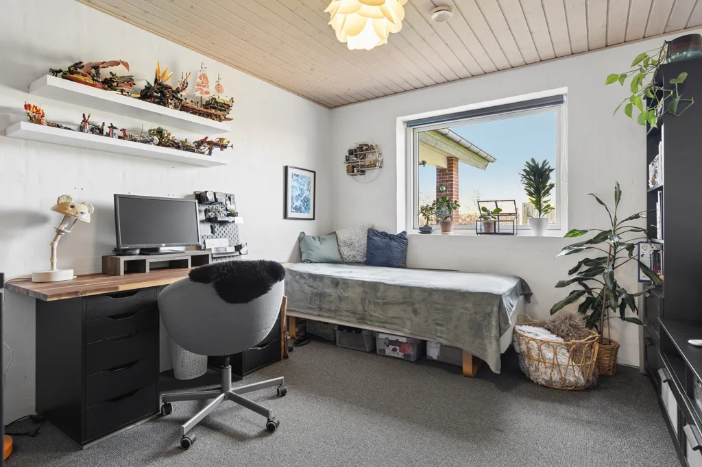Kabinet - Two-Bedroom Villa with Carport in Bjert