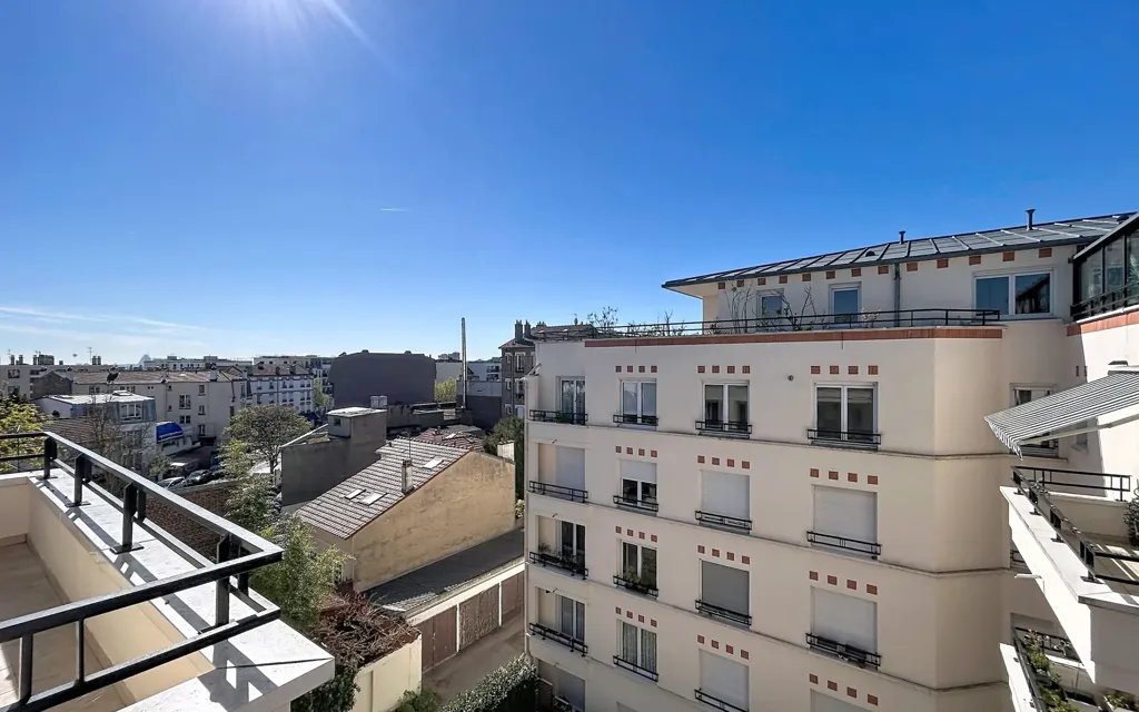 Rõdu - Studio with Balcony in Suresnes Centre