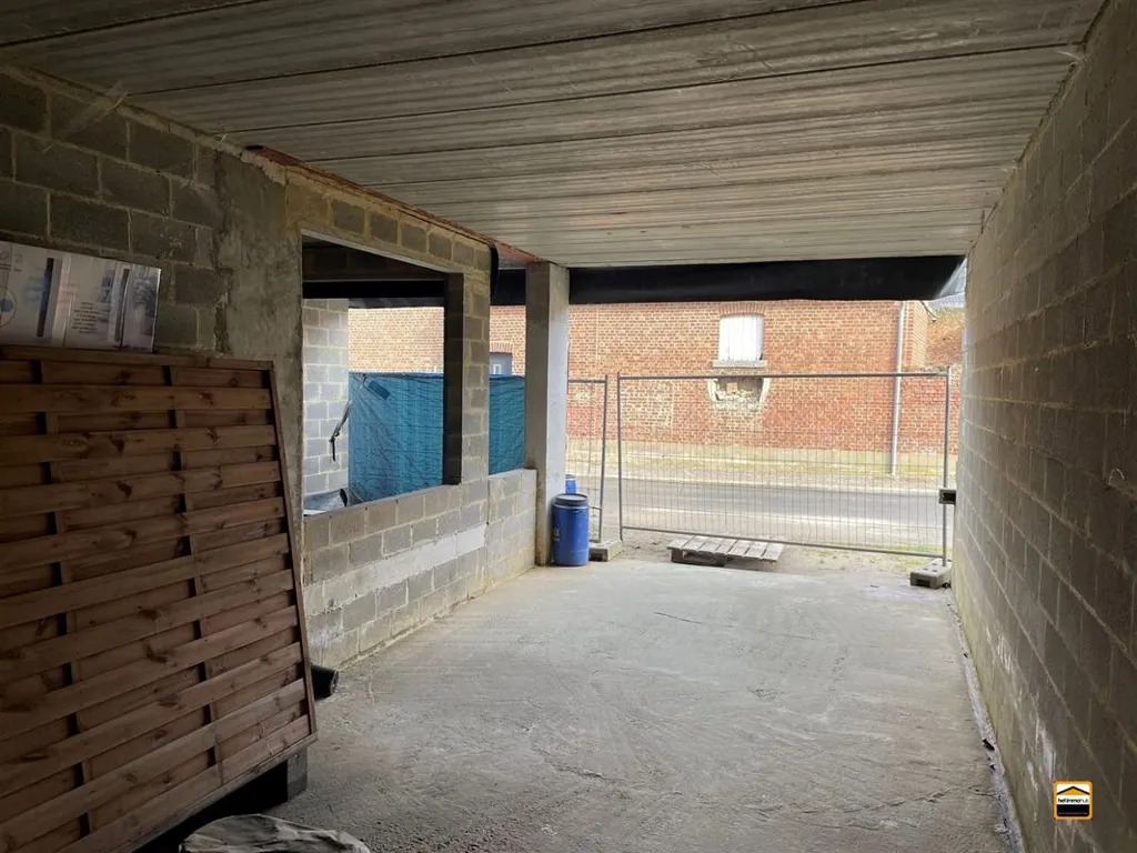 Garage - Terrain à Bâtir avec 2 Chambres à Heers
