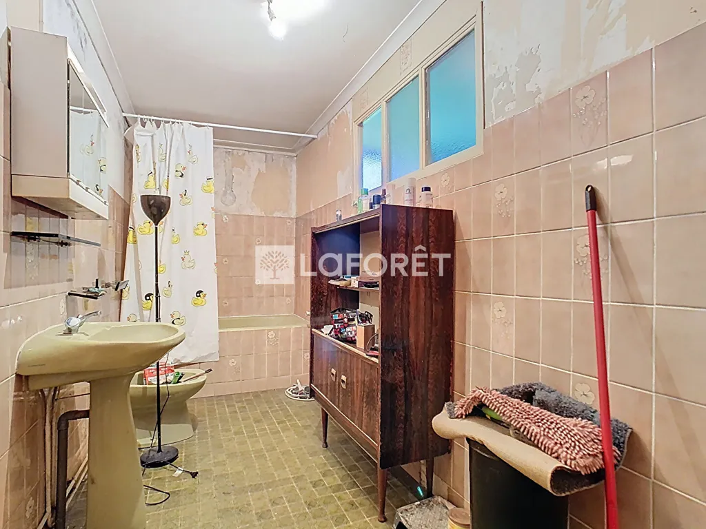 Salles de bain - Maison avec Cours d'Eau et Terrasse aux Islettes