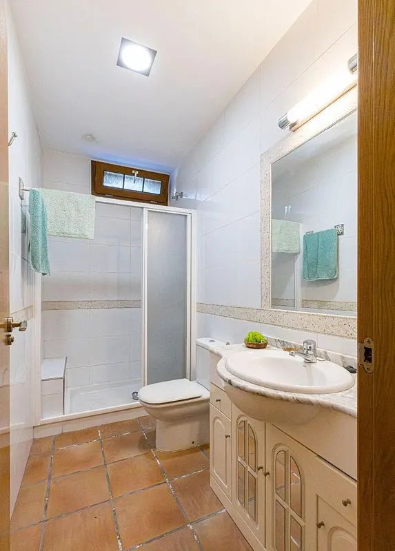 Bathrooms - Chalet with Andalusian Patio in Barriomar