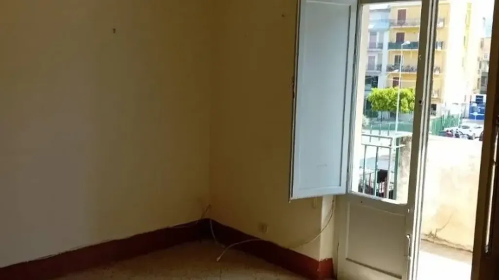 Pièces - Apartment for Renovation in Carini