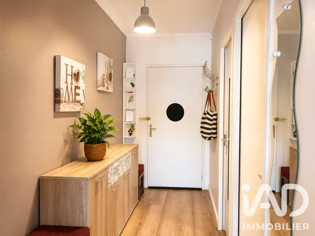 Entrée - Appartement 3 Pièces avec Balcon à Garches