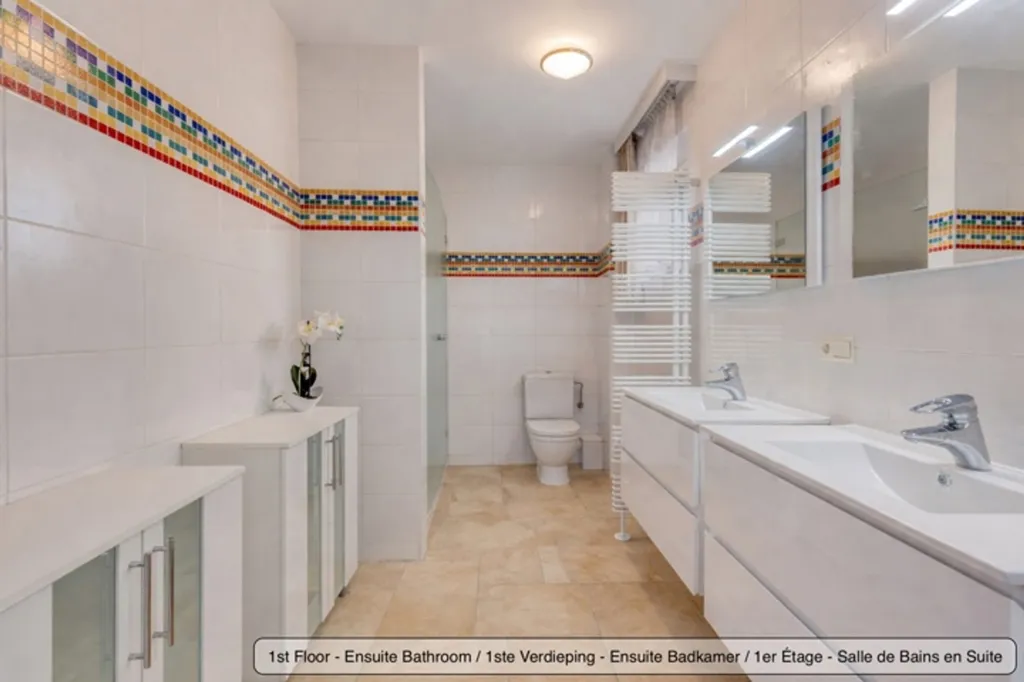 Salles de bain - Villa Prestigieuse avec Terrasse à Kraainem
