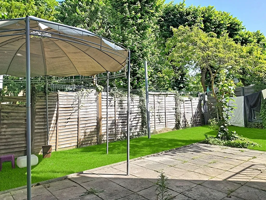 Giardino - House with Terrace in Lieusaint