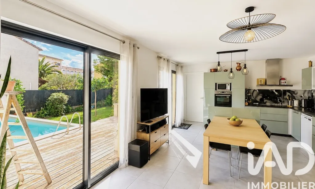 Terrace - Contemporary House with Pool in Pont-Saint-Esprit
