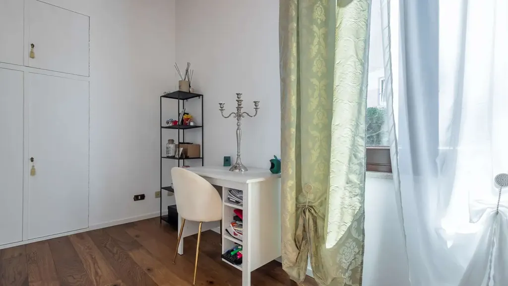 Bureau - Luxury Villa with Garden in Cuneo