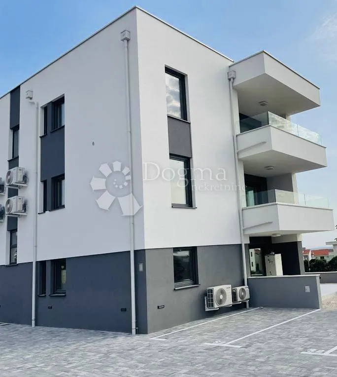 Esterno - New Seafront Apartment with Terrace in Novalja