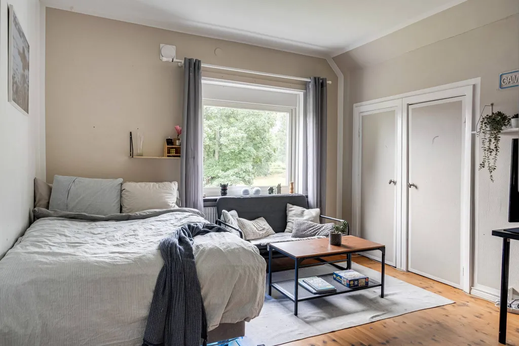 Chambres - Generous Family Home with Development Potential in Tyringe
