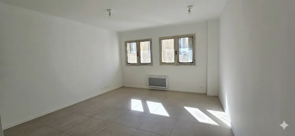 Pièces - Appartement 1 Pièce avec Ascenseur à Nîmes