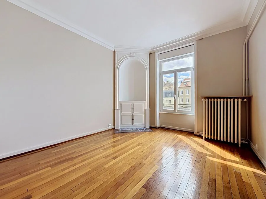 Living Room - 3-Bedroom Apartment with Balcony in Nancy
