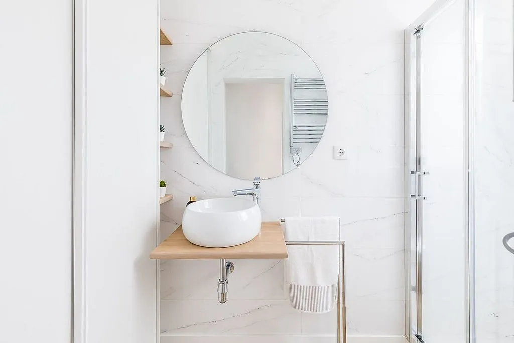 Bathrooms - Modern Studio with Air Conditioning in Salamanca