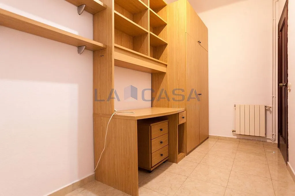 Toad - Flat with Balcony in Camp del Arpa, Barcelona