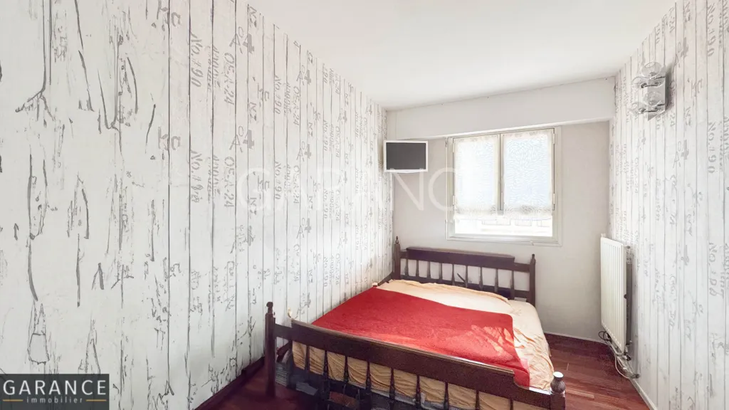 Bedrooms - 6-Piece Flat with Balcony in Alésia